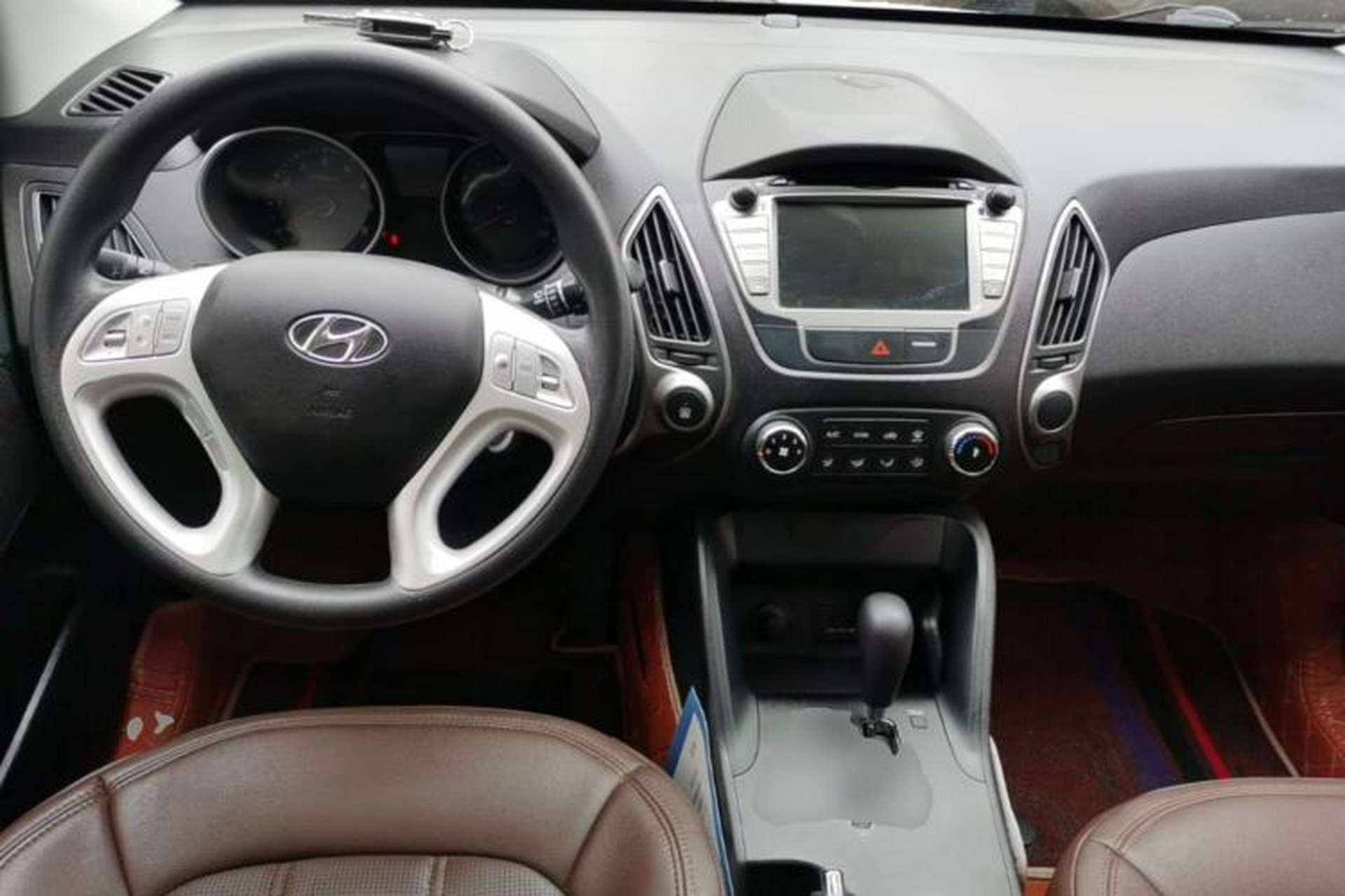 Used Hyundai ix35 2015 2.0L Automatic 2WD Comfort Edition China IV Standard Center Console