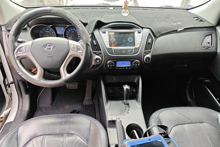 Used Hyundai ix35 2015 2.0L Automatic 2WD Smart Type China IV Center Console