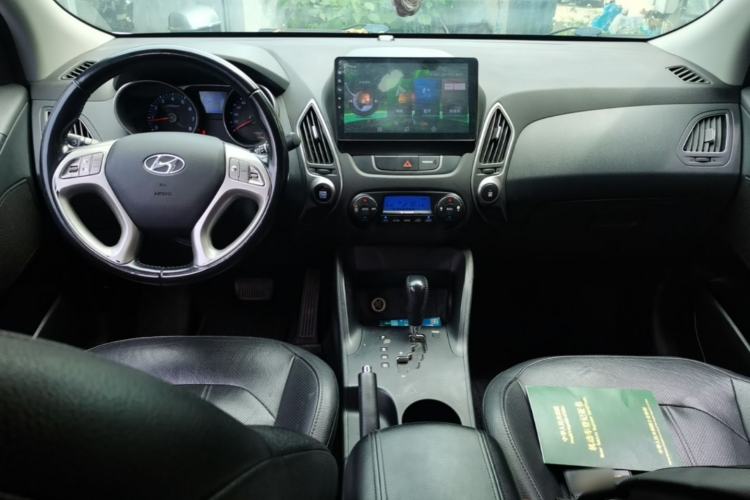 Used Hyundai ix35 2015 2.0L Automatic 2WD Smart Version China V Standard Center Console
