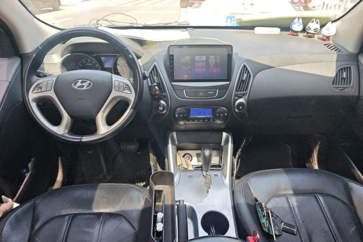 Used Hyundai ix35 2015 2.0L Automatic 2WD Smart Version China V Standard Center Console