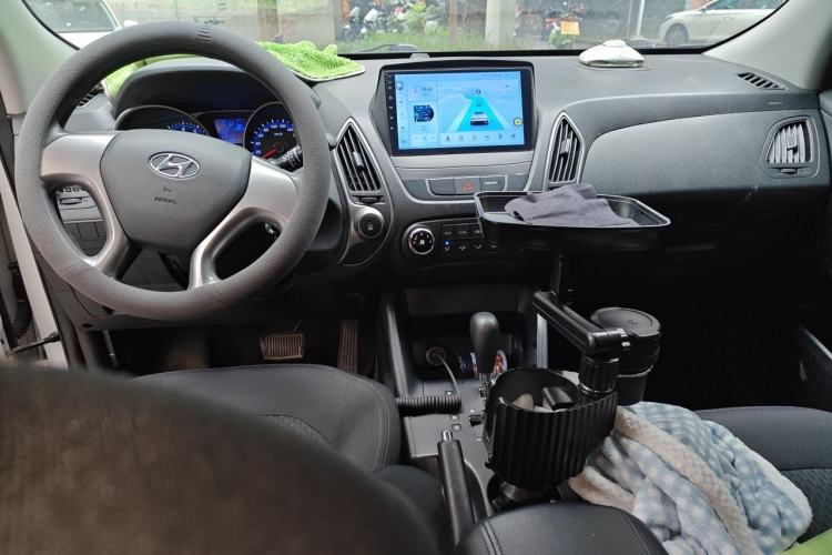 Used Hyundai ix35 2015 2.0L Automatic 2WD Comfort Edition China IV Standard Center Console