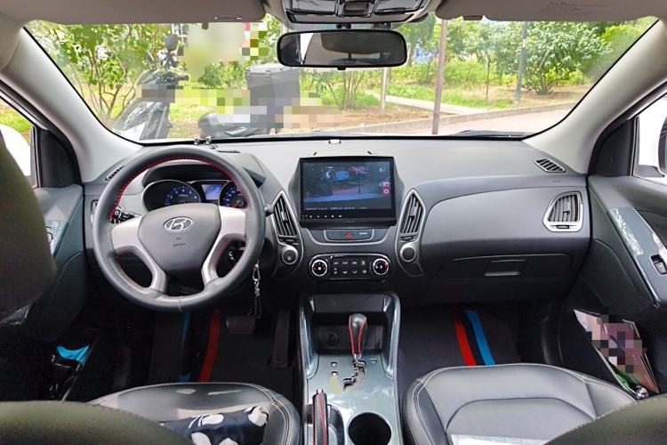 Used Hyundai ix35 2015 2.0L Automatic 2WD Comfort Edition China V Standard Center Console