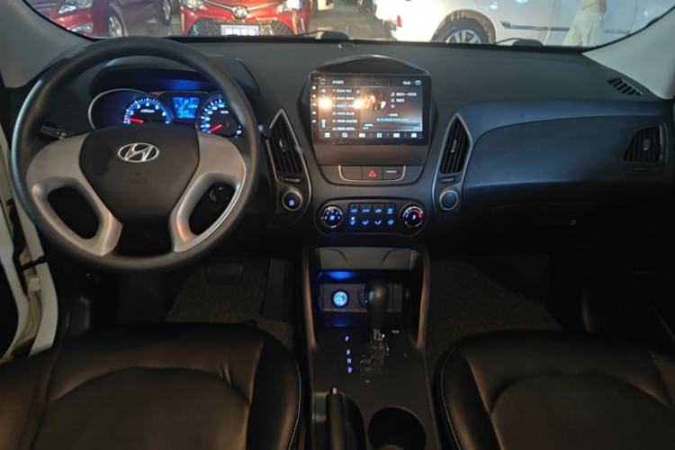 Used Hyundai ix35 2015 2.0L Automatic 2WD Comfort Edition China V Standard Center Console