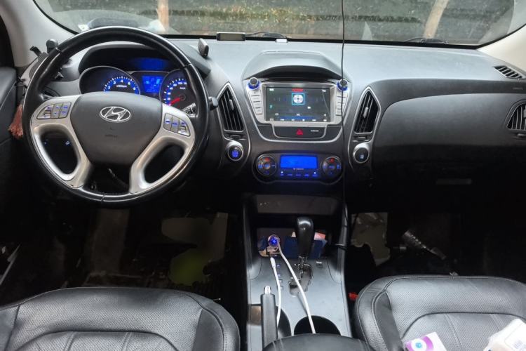 Used Hyundai ix35 2015 2.0L Automatic 2WD Smart Version China V Standard Center Console