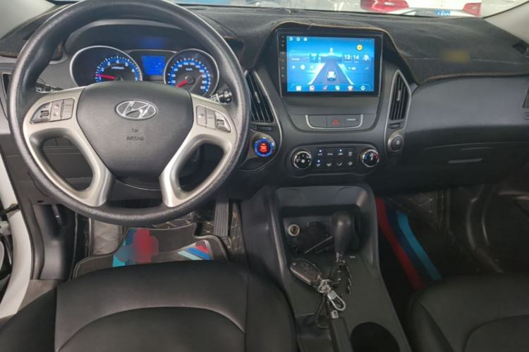 Used Hyundai ix35 2015 2.0L Automatic 2WD Comfort Edition China V Standard Center Console
