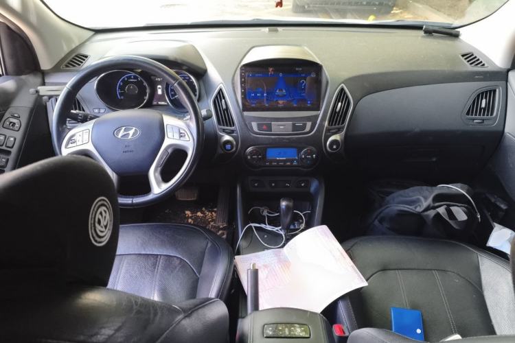 Used Hyundai ix35 2015 2.0L Automatic Two-Wheel Drive Leading Trim China V Standard Center Console