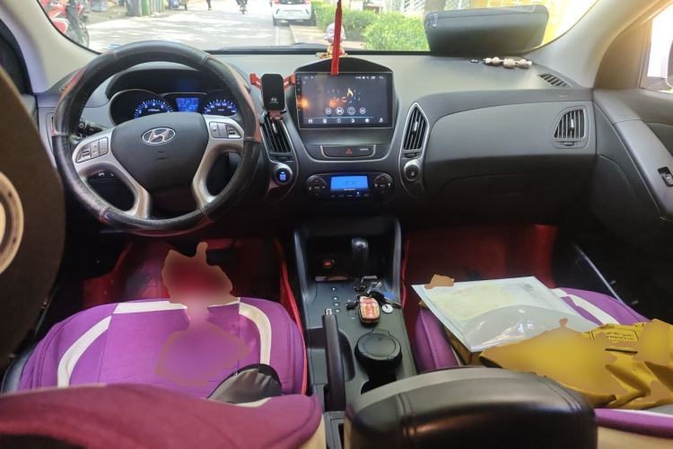 Used Hyundai ix35 2015 2.0L Automatic 2WD Smart Version China V Standard Center Console