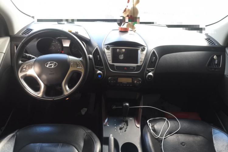 Used Hyundai ix35 2015 2.0L Automatic 2WD Smart Type China IV Center Console