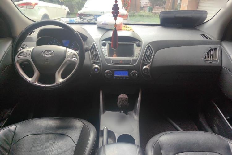 Used Hyundai ix35 2015 2.0L Automatic 2WD Smart Version China V Standard Center Console