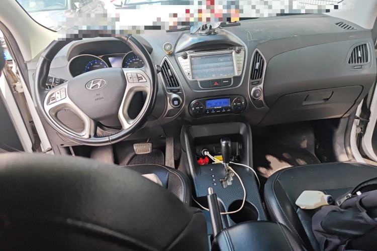 Used Hyundai ix35 2015 2.0L Automatic 2WD Smart Version China V Standard Center Console