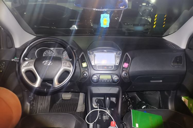 Used Hyundai ix35 2015 2.0L Automatic 2WD Smart Version China V Standard Center Console