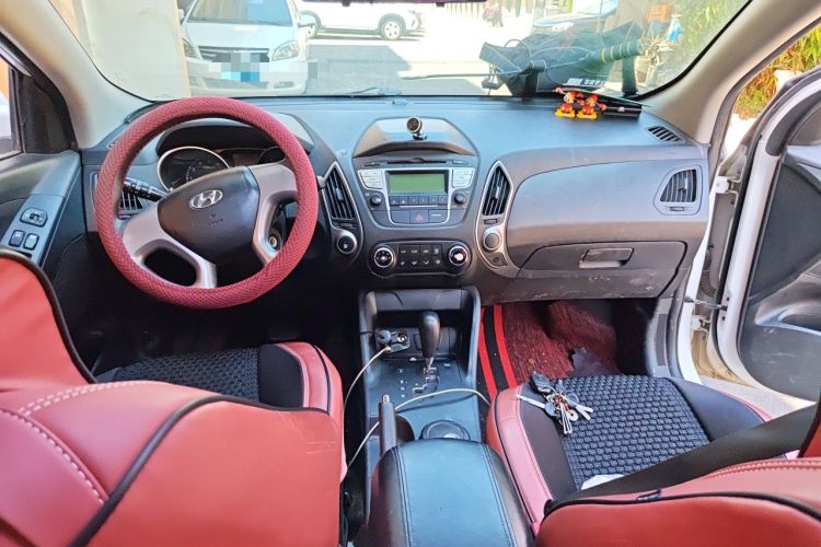 Used Hyundai ix35 2015 2.0L Automatic 2WD Comfort Edition China V Standard Center Console