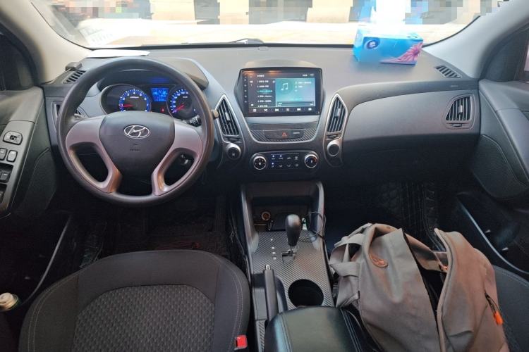 Used Hyundai ix35 2015 2.0L Automatic 2WD Comfort Edition China IV Standard Center Console