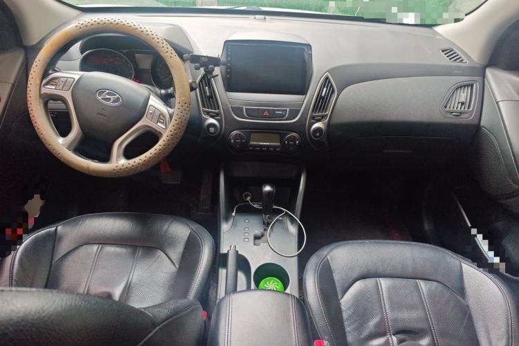 Used Hyundai ix35 2015 2.0L Automatic 2WD Smart Type China IV Center Console