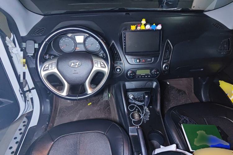 Used Hyundai ix35 2015 2.0L Automatic 2WD Smart Version China V Standard Center Console