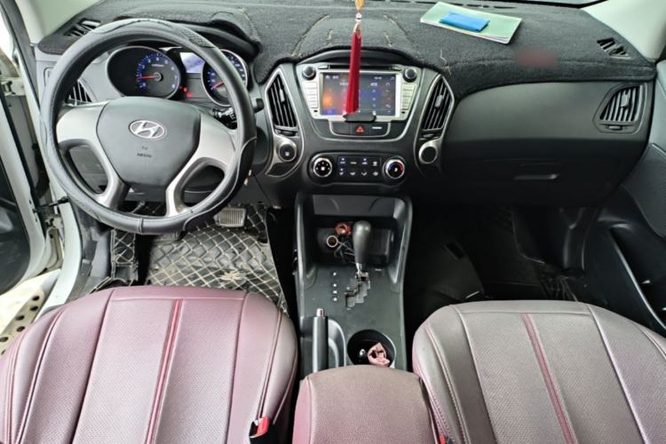 Used Hyundai ix35 2015 2.0L Automatic 2WD Comfort Edition China IV Standard Center Console