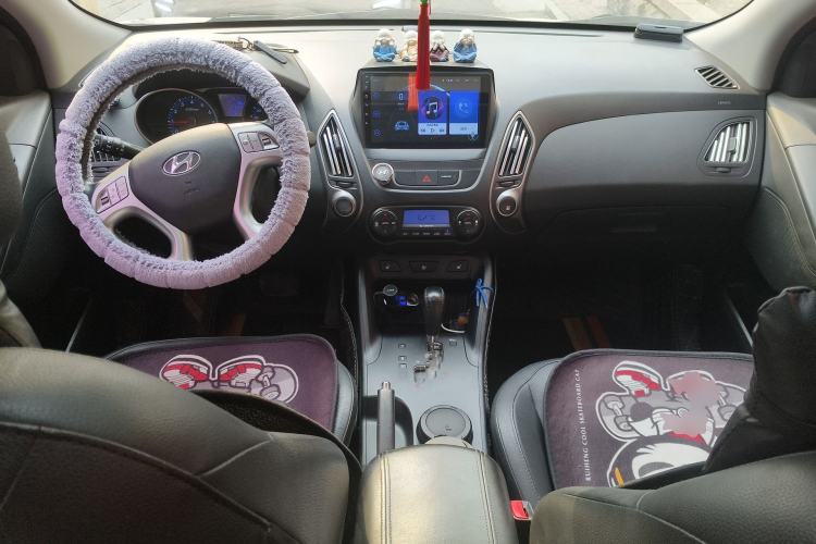 Used Hyundai ix35 2015 2.0L Automatic 2WD Smart Type China IV Center Console