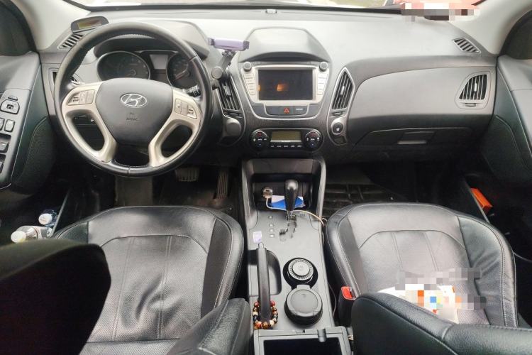 Used Hyundai ix35 2015 2.0L Automatic 2WD Smart Type China IV Center Console