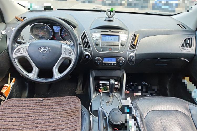 Used Hyundai ix35 2015 2.0L Automatic 2WD Smart Version China V Standard Center Console