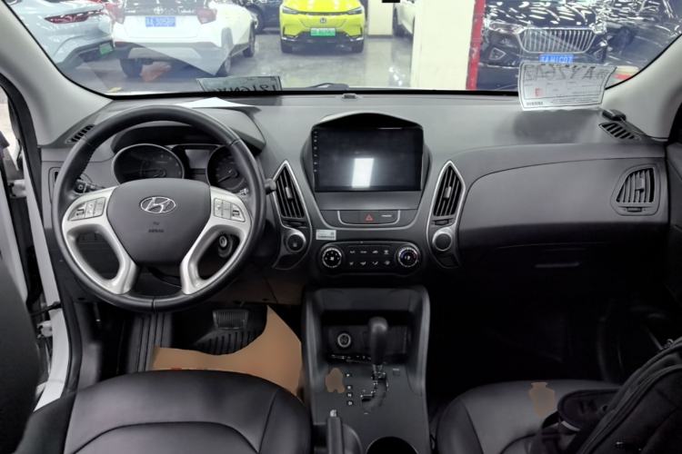 Used Hyundai ix35 2015 2.0L Automatic 2WD Comfort Edition China V Standard Center Console