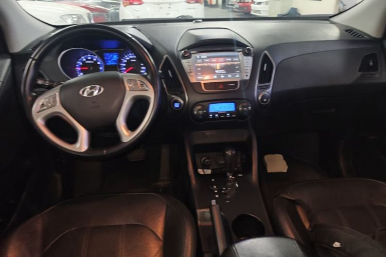 Used Hyundai ix35 2015 2.0L Automatic 2WD Smart Version China V Standard Center Console