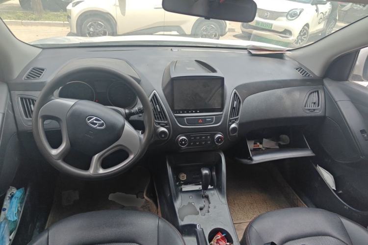 Used Hyundai ix35 2015 2.0L Automatic 2WD Comfort Edition China IV Standard Center Console