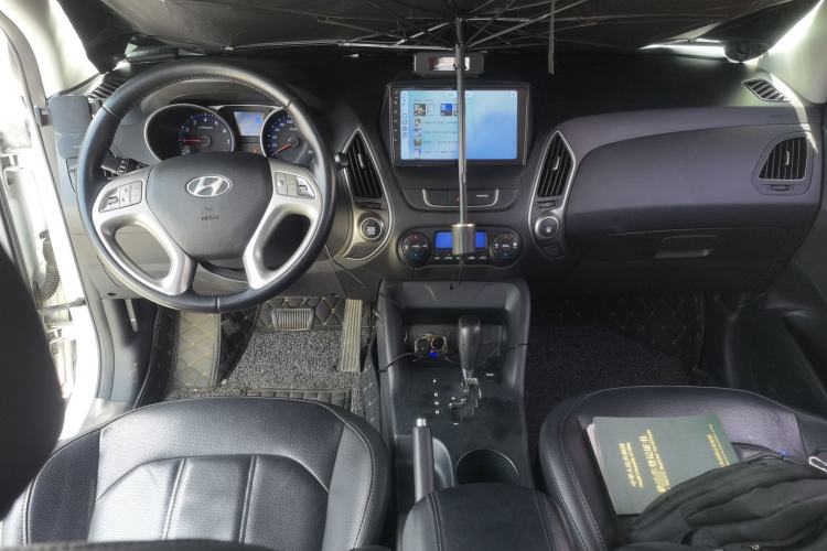 Used Hyundai ix35 2015 2.0L Automatic 2WD Smart Version China V Standard Center Console
