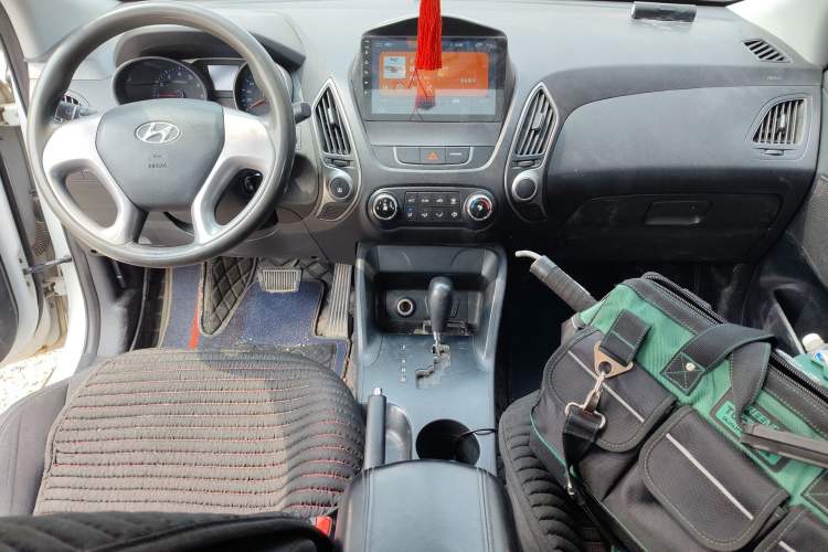 Used Hyundai ix35 2015 2.0L Automatic 2WD Comfort Edition China V Standard Center Console
