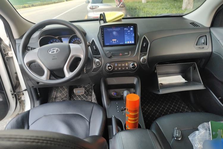 Used Hyundai ix35 2015 2.0L Automatic 2WD Comfort Edition China V Standard Center Console