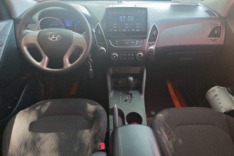 Used Hyundai ix35 2015 2.0L Automatic 2WD Comfort Edition China V Standard Center Console