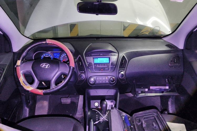 Used Hyundai ix35 2015 2.0L Automatic 2WD Comfort Edition China IV Standard Center Console