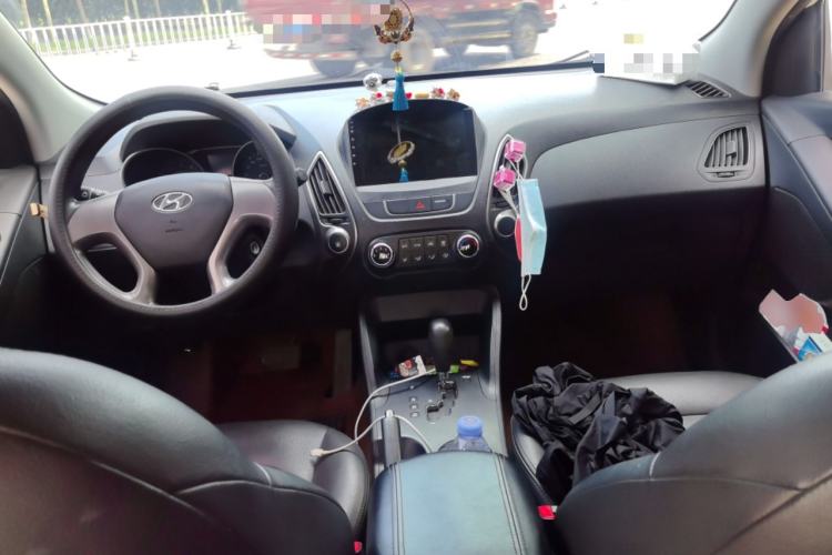 Used Hyundai ix35 2015 2.0L Automatic 2WD Comfort Edition China IV Standard Center Console