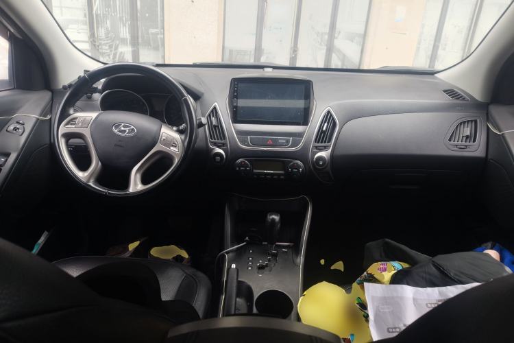 Used Hyundai ix35 2015 2.0L Automatic 2WD Smart Version China V Standard Center Console
