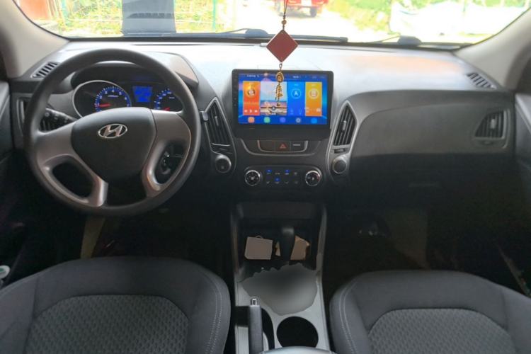 Used Hyundai ix35 2015 2.0L Automatic 2WD Comfort Edition China V Standard Center Console
