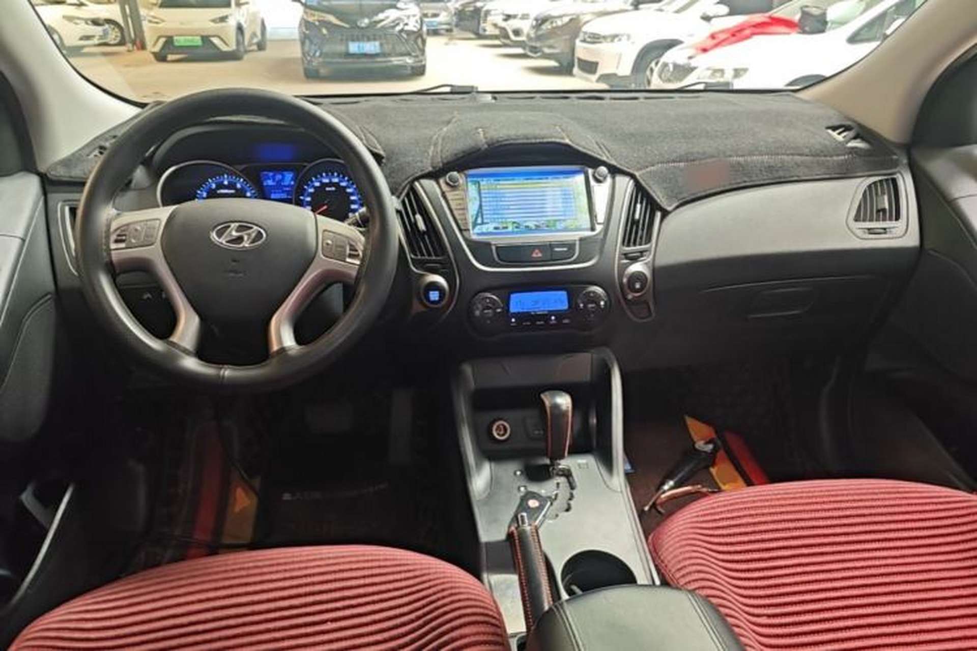 Used Hyundai ix35 2015 2.0L Automatic 2WD Smart Type China IV Center Console