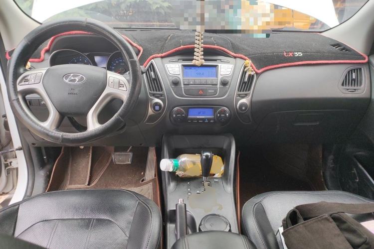 Used Hyundai ix35 2015 2.0L Automatic 2WD Smart Version China V Standard Center Console