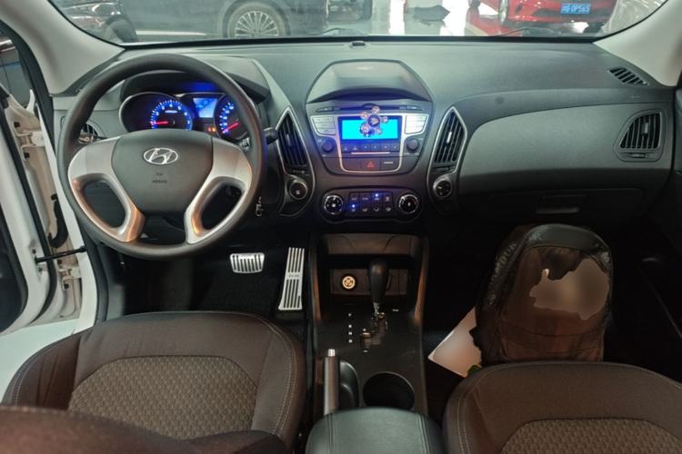 Used Hyundai ix35 2015 2.0L Automatic 2WD Comfort Edition China V Standard Center Console