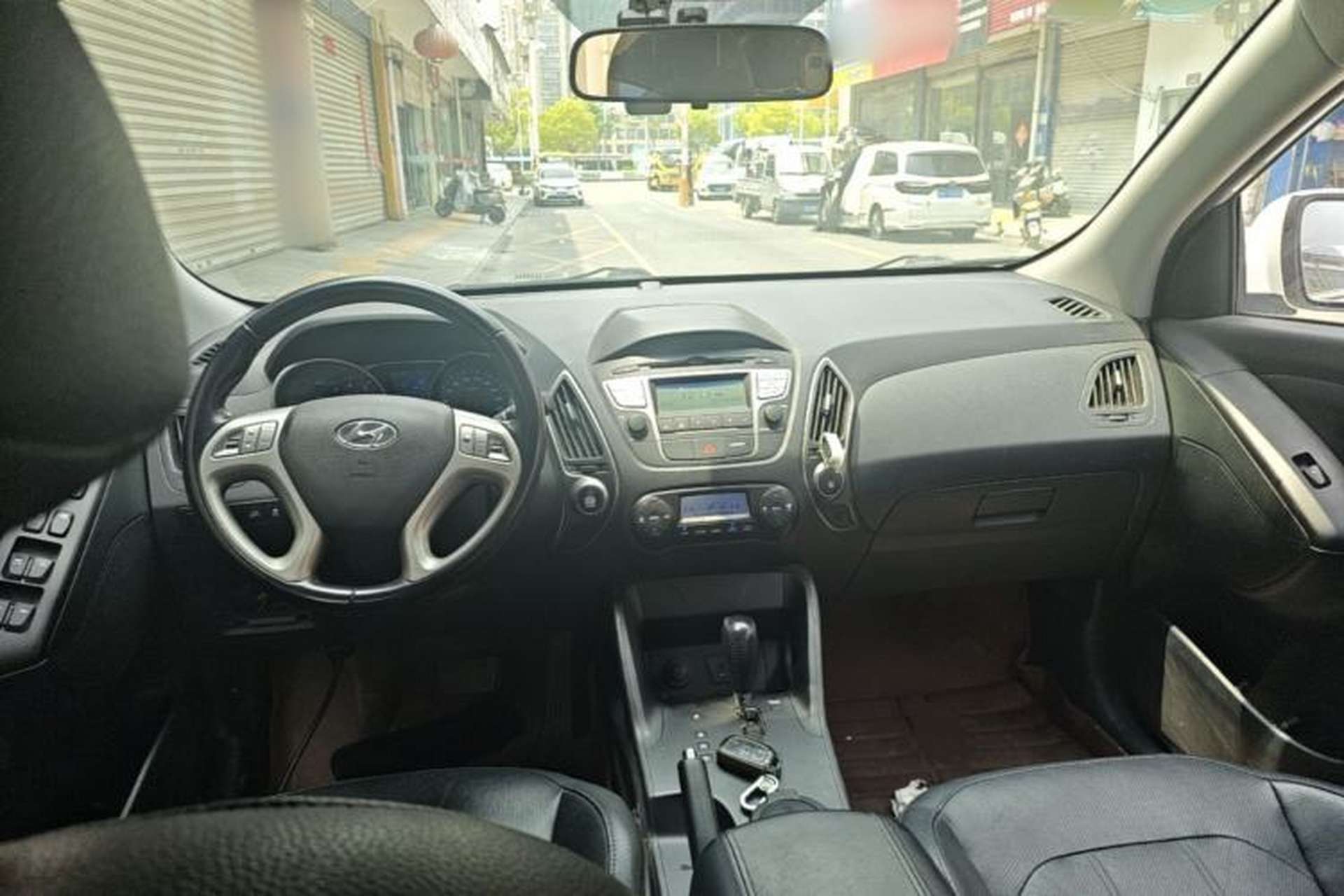 Used Hyundai ix35 2015 2.0L Automatic 2WD Smart Version China V Standard Center Console