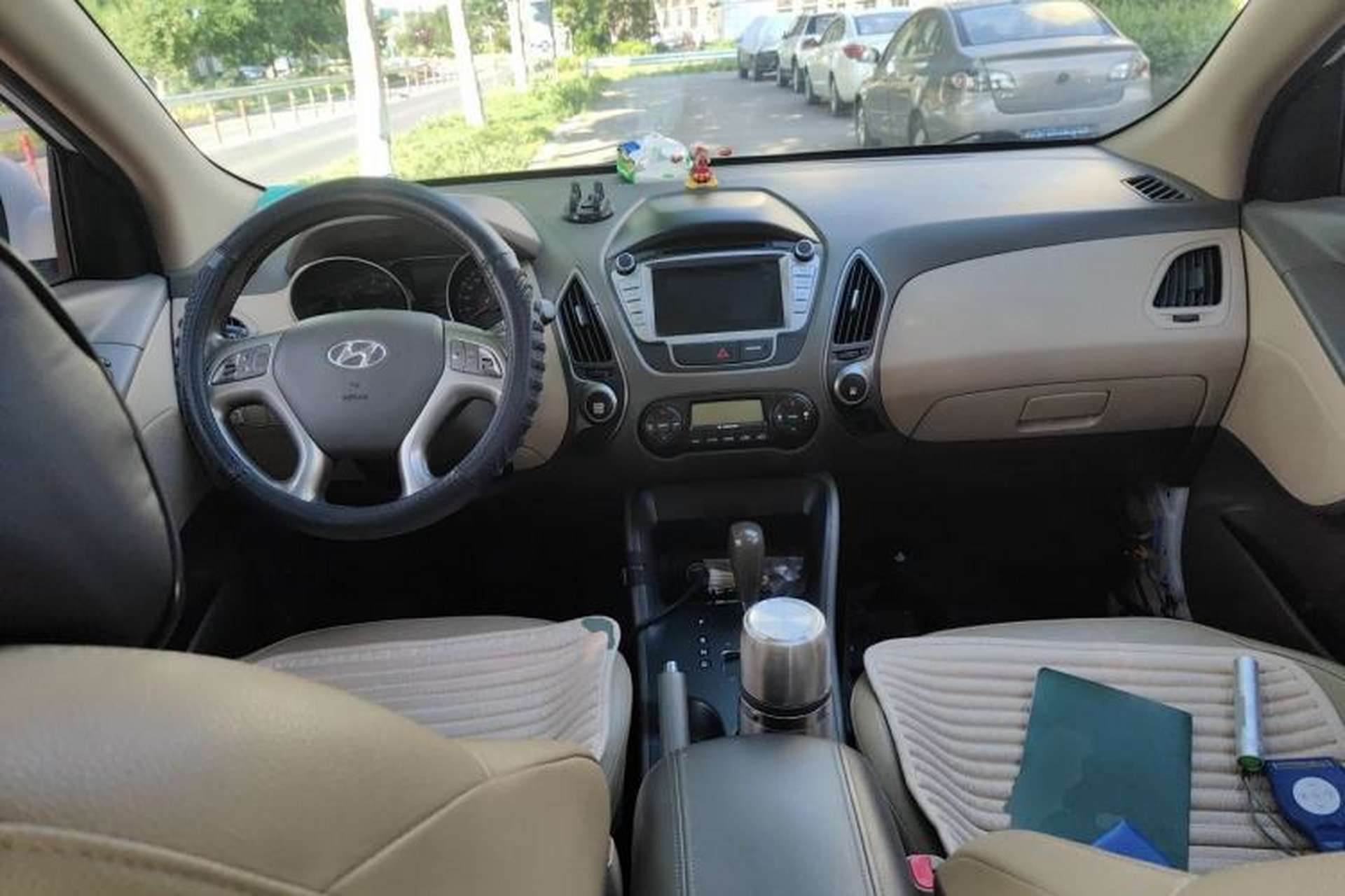 Used Hyundai ix35 2015 2.0L Automatic 2WD Smart Version China V Standard Center Console