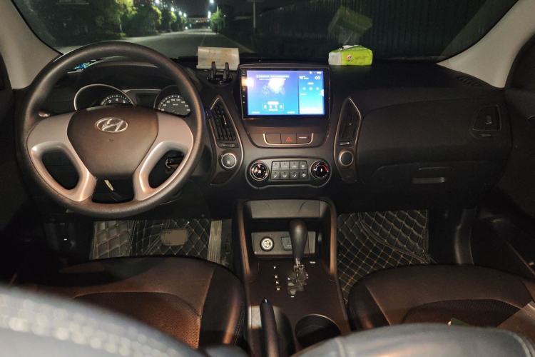 Used Hyundai ix35 2015 2.0L Automatic 2WD Comfort Edition China V Standard Center Console