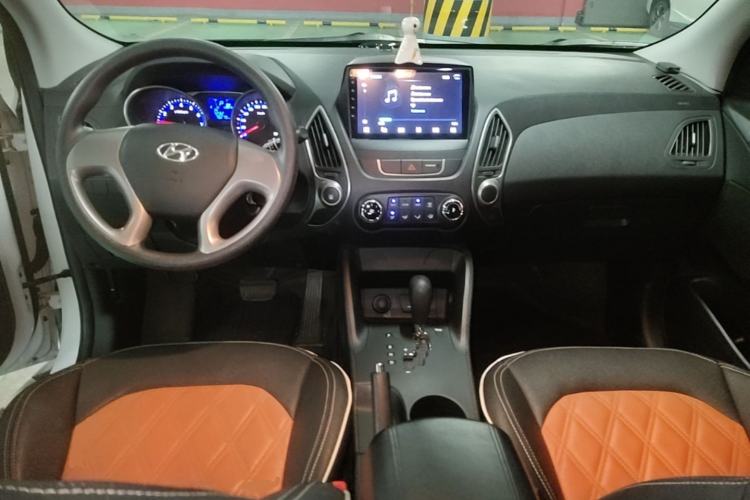 Used Hyundai ix35 2015 2.0L Automatic 2WD Comfort Edition China V Standard Center Console