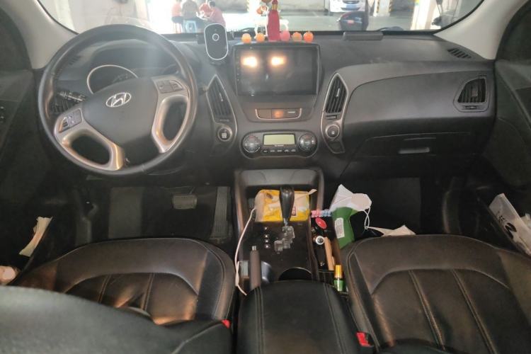 Used Hyundai ix35 2015 2.0L Automatic 2WD Smart Type China IV Center Console