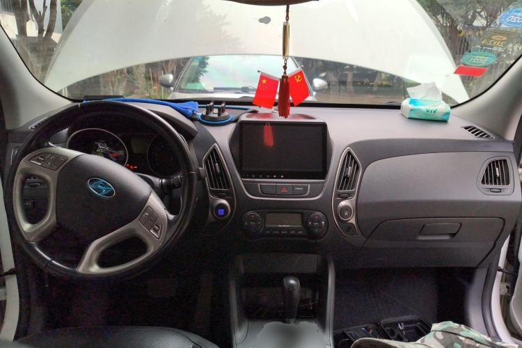 Used Hyundai ix35 2015 2.0L Automatic 2WD Smart Version China V Standard Center Console