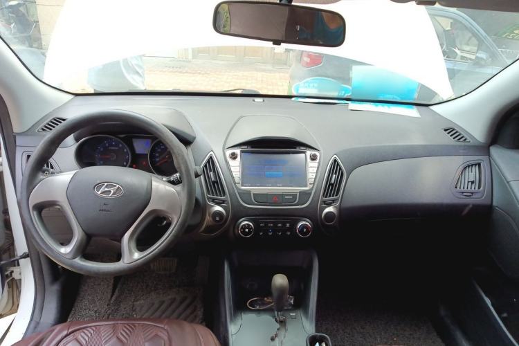 Used Hyundai ix35 2015 2.0L Automatic 2WD Comfort Edition China V Standard Center Console
