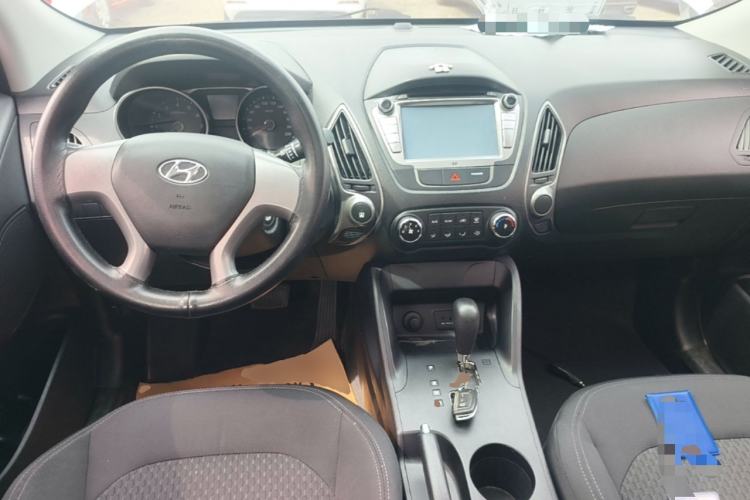 Used Hyundai ix35 2015 2.0L Automatic 2WD Comfort Edition China V Standard Center Console