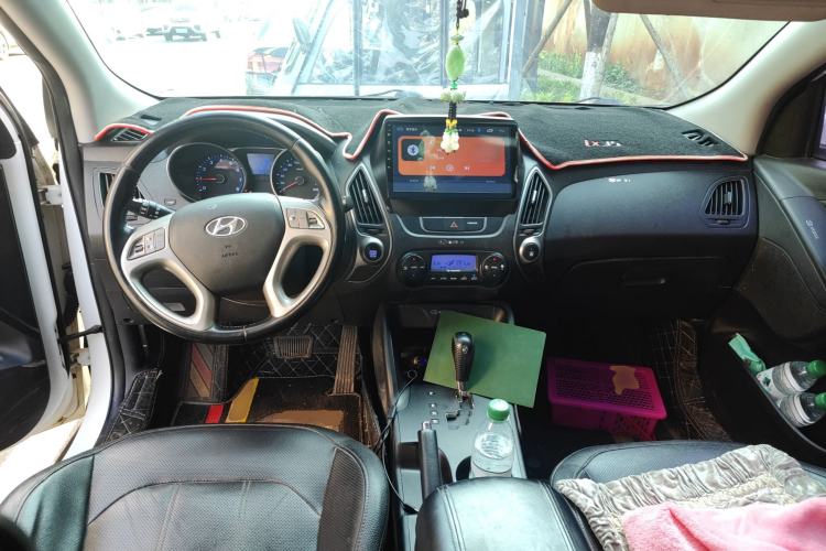 Used Hyundai ix35 2015 2.0L Automatic 2WD Smart Version China V Standard Center Console