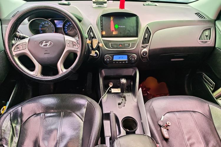 Used Hyundai ix35 2015 2.0L Automatic 2WD Smart Version China V Standard Center Console