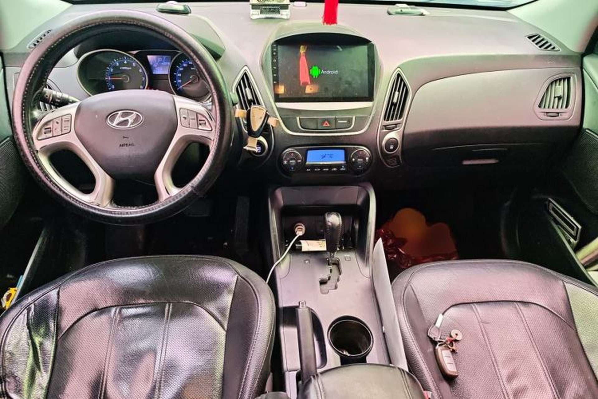 Used Hyundai ix35 2015 2.0L Automatic 2WD Smart Version China V Standard Center Console
