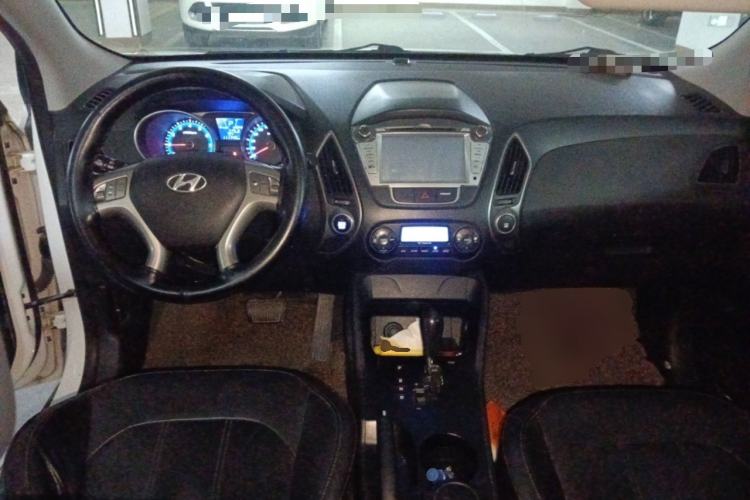 Used Hyundai ix35 2015 2.0L Automatic 2WD Smart Type China IV Center Console