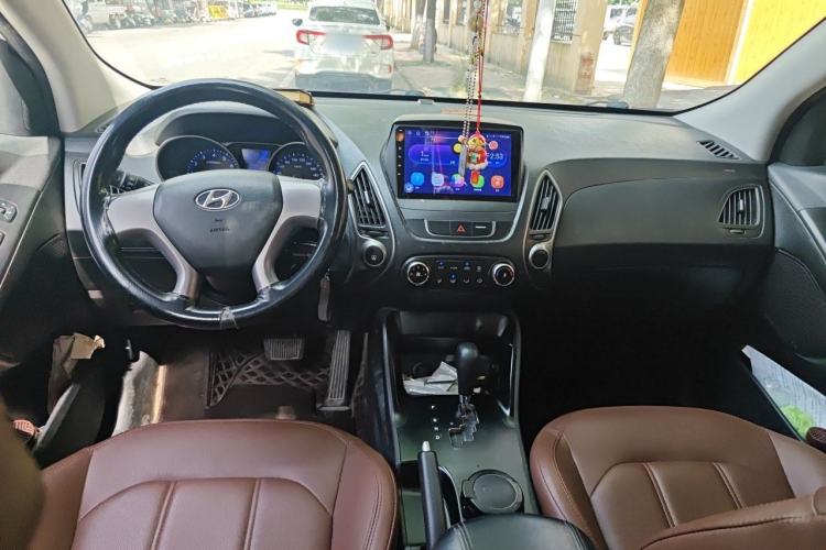 Used Hyundai ix35 2015 2.0L Automatic 2WD Comfort Edition China IV Standard Center Console